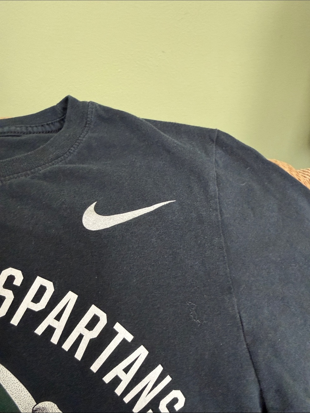 Nike Tee Michigan State Spartans College Playoff T-Shirt Helmet Graphic Size S - Picture 4 of 6